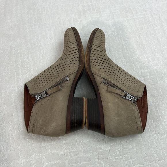 Lucky Brand Brielley taupe textured suede and leather ankle boots zipper 7 M - Picture 8 of 10